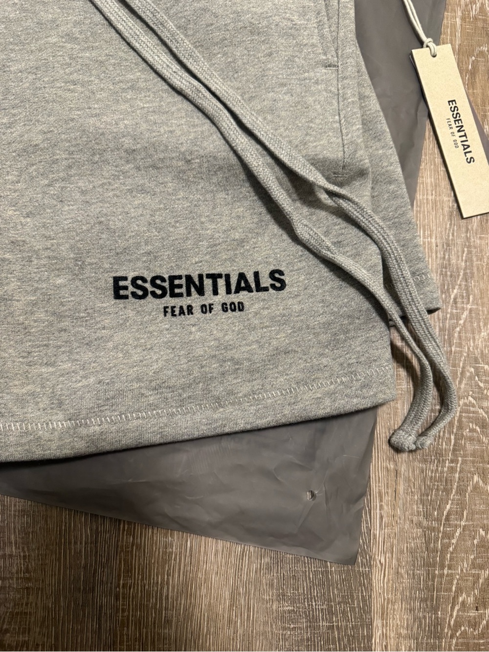 Fear of God Essentials Shorts - Picture 4 of 6